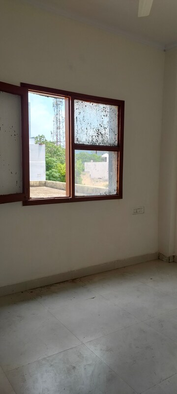 Room in Studio Builder Floor at Sector 26 – for Sale
