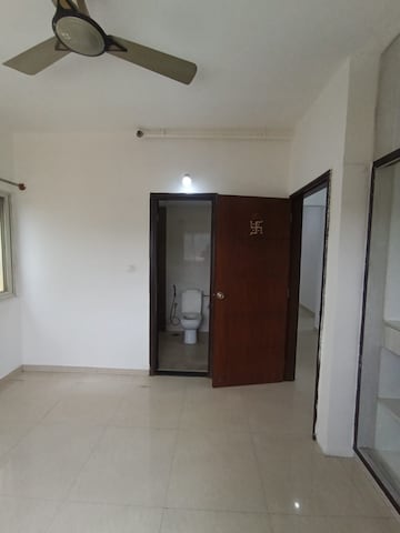 Room in 3 BHK Apartment at Pramuk Aqua Heights, Electronic City Phase I – for Rent