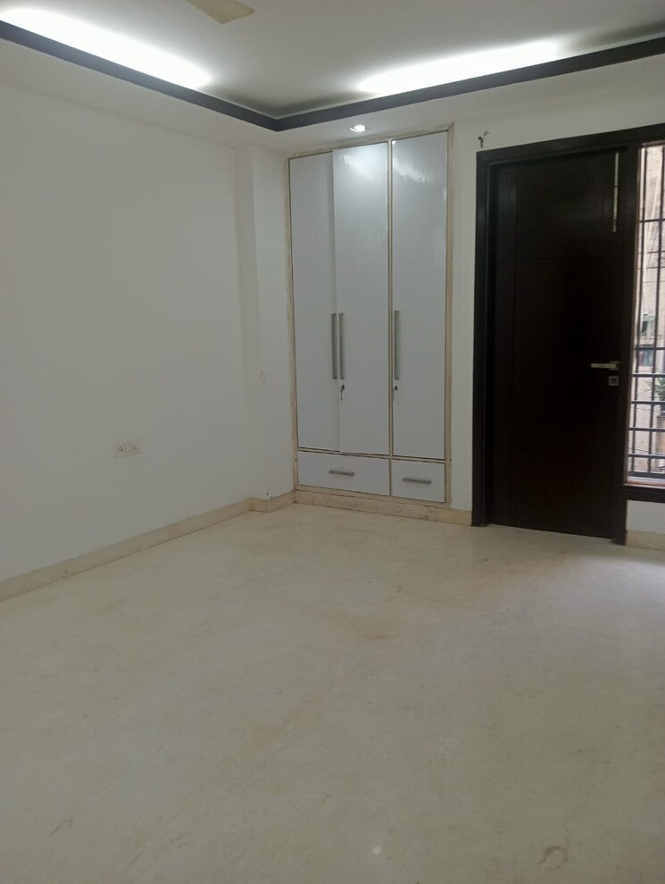 Room, south extension ii 4 Bedroom 2400 Sq.Ft. Builder Floor In South Extension ii Delhi 8835249