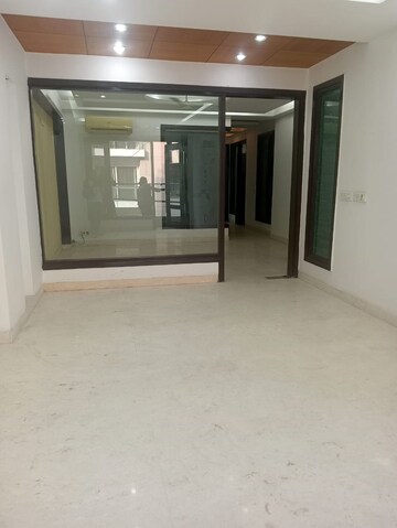 Room in 4 BHK Builder Floor at South Extension ii – for Rent