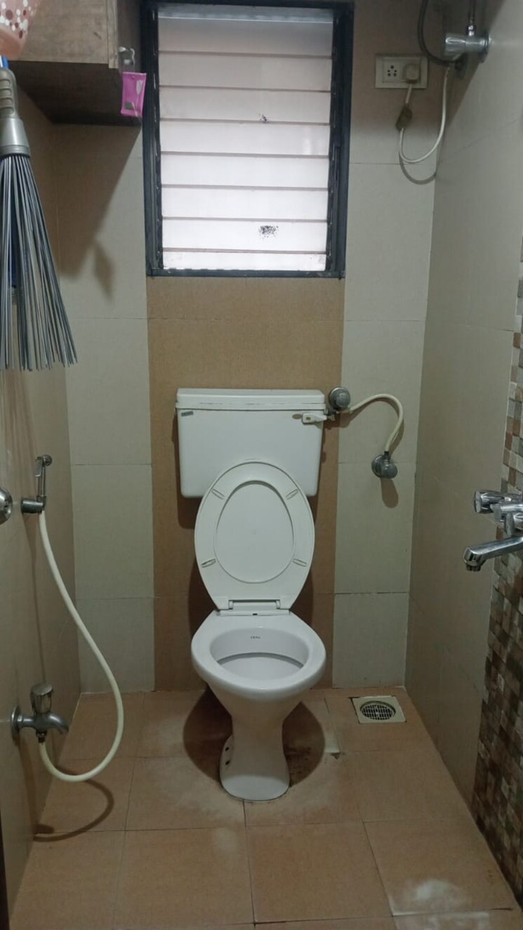 Bathroom, goregaon east 1 RK 225 Sq.Ft. Apartment In Goregaon East Mumbai 8834962