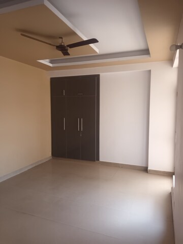 Room in 4 BHK Apartment at Supertech Ecovillage I, Sector 1 Greater Noida – for Rent