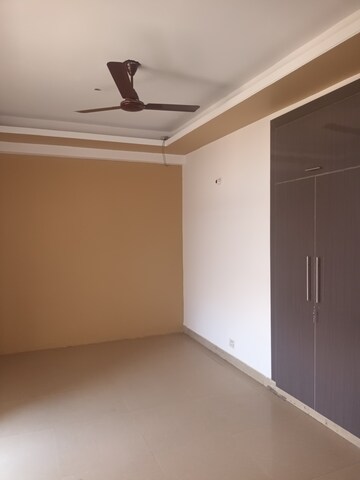 Room in 4 BHK Apartment at Supertech Ecovillage I, Sector 1 Greater Noida – for Rent