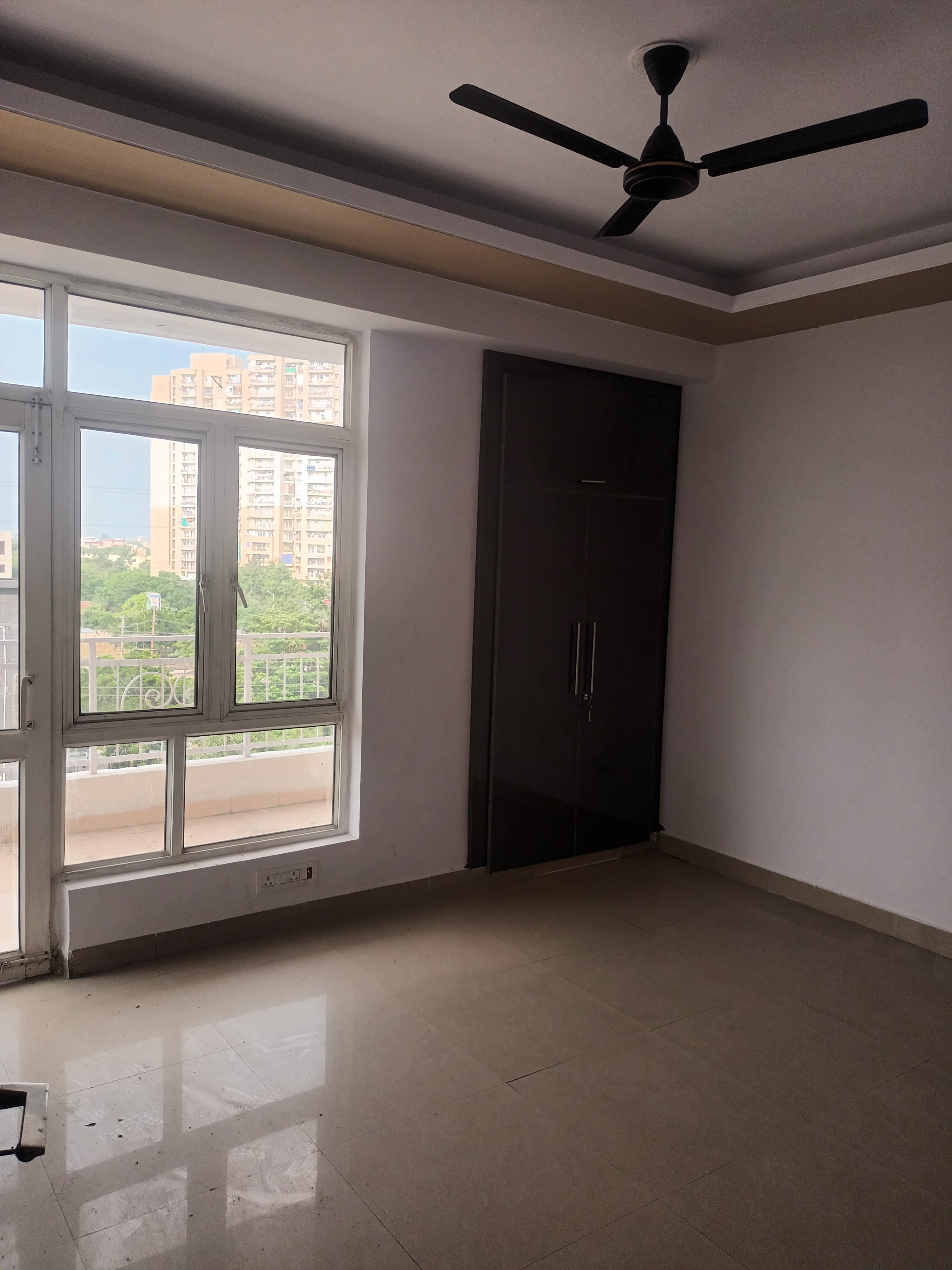4 BHK + Servant Room Apartment For Rent in Supertech Ecovillage I