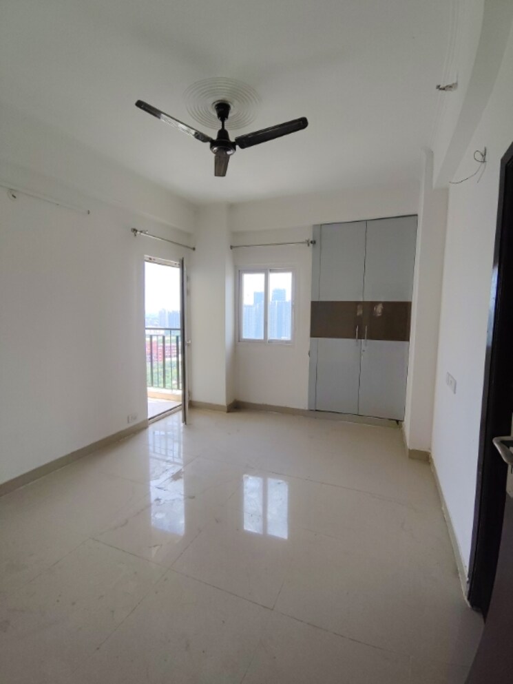 Room, amrapali-centurian-park 3.5 Bedroom 1700 Sq.Ft. Apartment In Tech Zone 4 Greater Noida Greater Noida 8835409