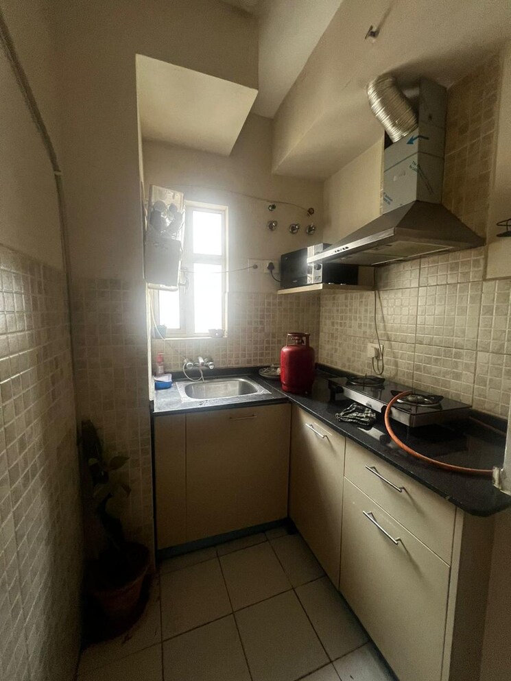 Kitchen, paras-tierea 1 Bedroom 450 Sq.Ft. Apartment In Sector 137 Noida 8835350
