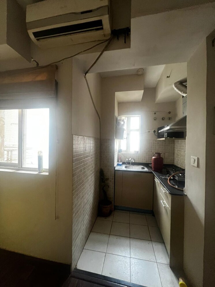 Kitchen, paras-tierea 1 Bedroom 450 Sq.Ft. Apartment In Sector 137 Noida 8835350