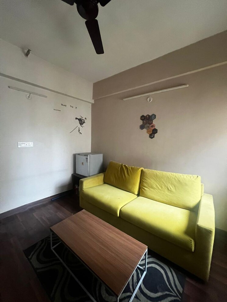 Living Room, paras-tierea 1 Bedroom 450 Sq.Ft. Apartment In Sector 137 Noida 8835350