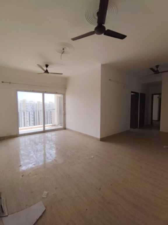 3.5 BHK + Servant Room 1700 Sq.Ft. Apartment in Amrapali Centurian Park