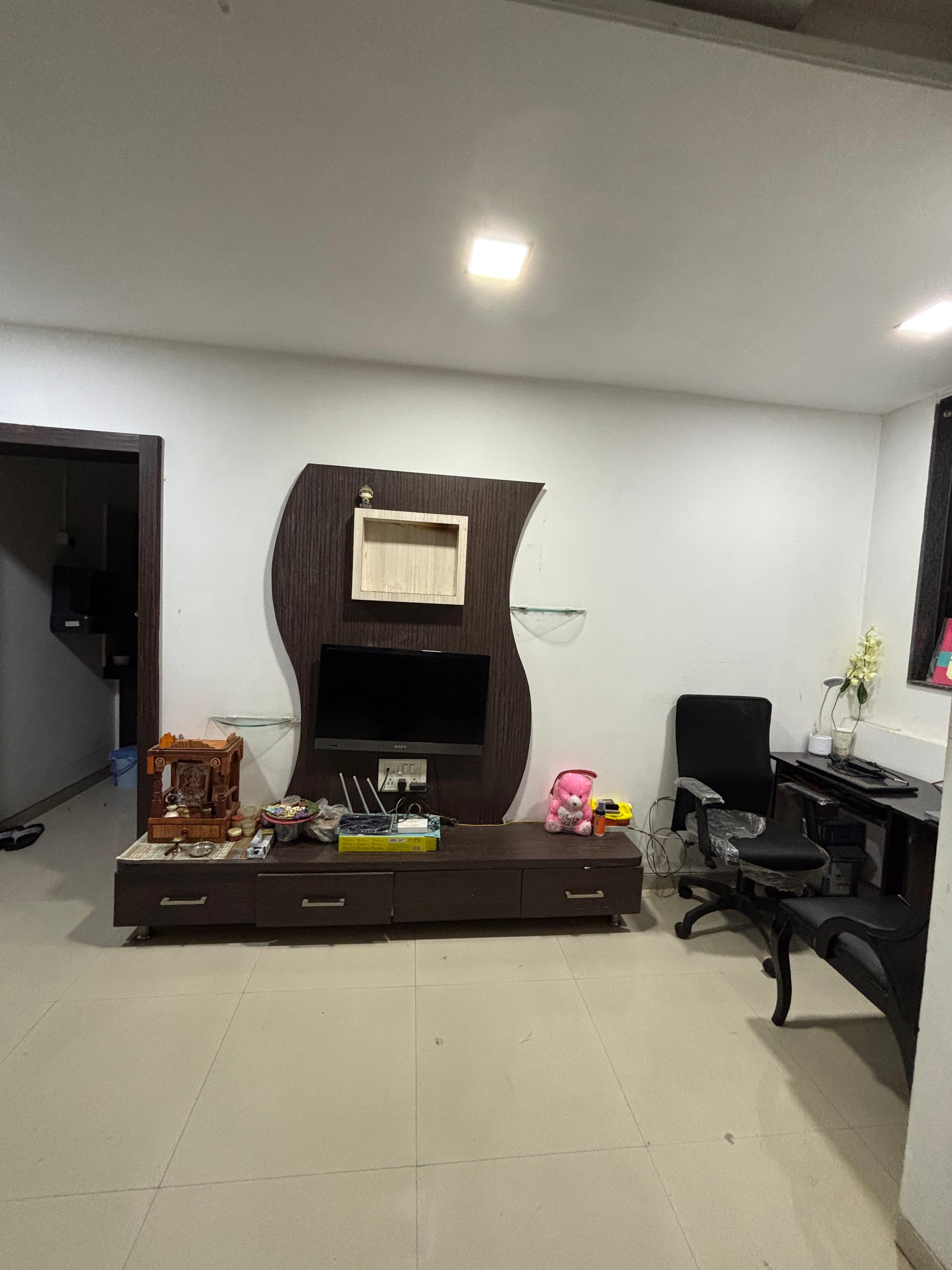 2 BHK + Extra Room Independent House For Rent in Ghorpadi