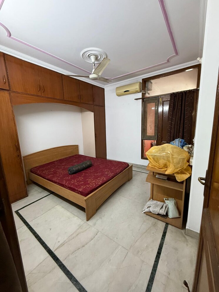 Bedroom, chittaranjan park 3 Bedroom 1400 Sq.Ft. Builder Floor In Chittaranjan Park Delhi 8835373
