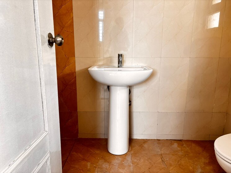 Bathroom, aditya-empress-towers 3 Bedroom 2100 Sq.Ft. Apartment In Shaikpet Hyderabad 8835375