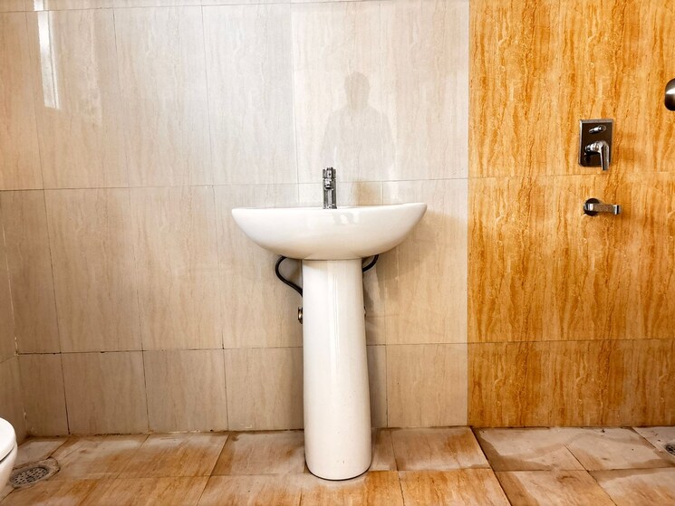 Bathroom, aditya-empress-towers 3 Bedroom 2100 Sq.Ft. Apartment In Shaikpet Hyderabad 8835375