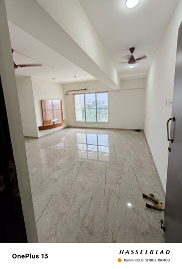 Room in 3 BHK Apartment at Siddhi Aura, Andheri East – for Rent