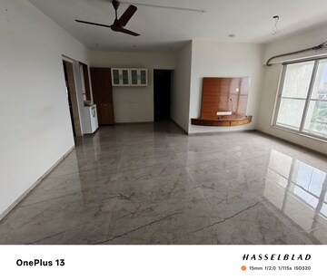 Room in 3 BHK Apartment at Siddhi Aura, Andheri East – for Rent