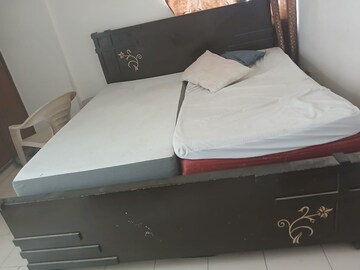 Furnished Amenities in 2 BHK Apartment at Maple Crescent, Sector 43 – for Rent