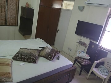 Master Bedroom in 2 BHK Apartment at Maple Crescent, Sector 43 – for Rent