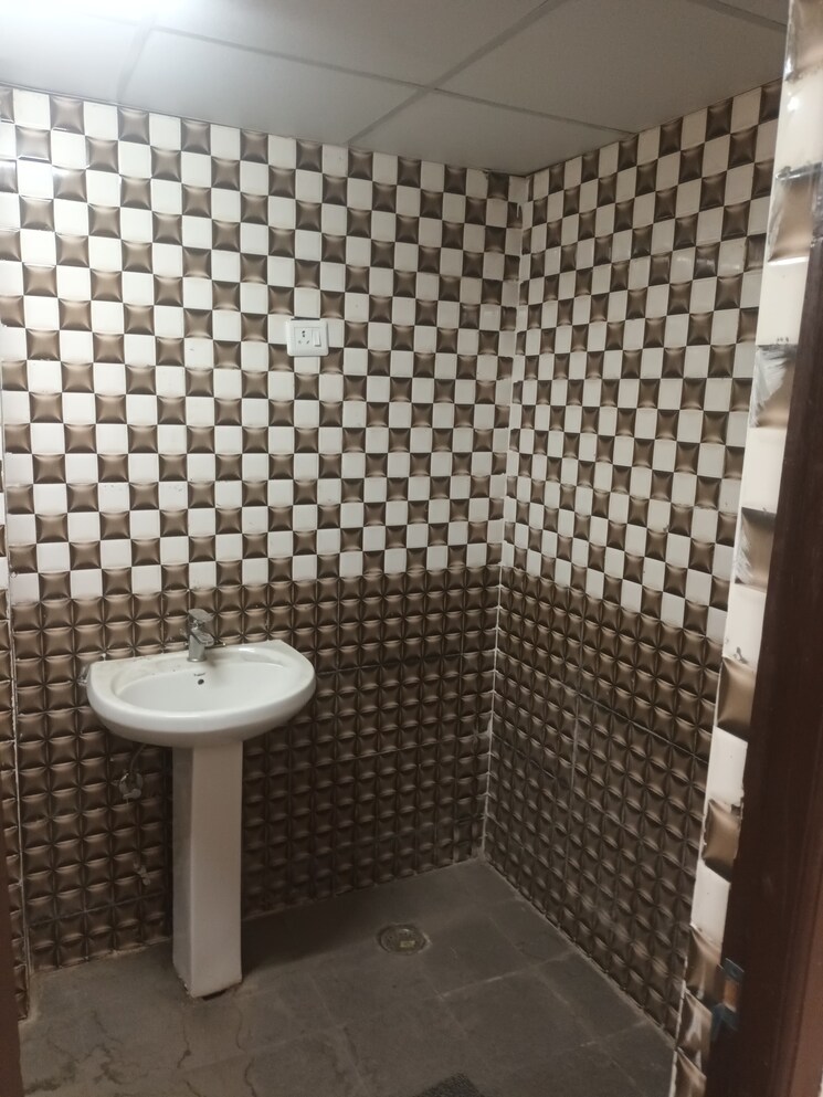 Bathroom, supertech-ecovillage-i 3 Bedroom 1718 Sq.Ft. Apartment In Sector 1 Greater Noida Greater Noida 8835404