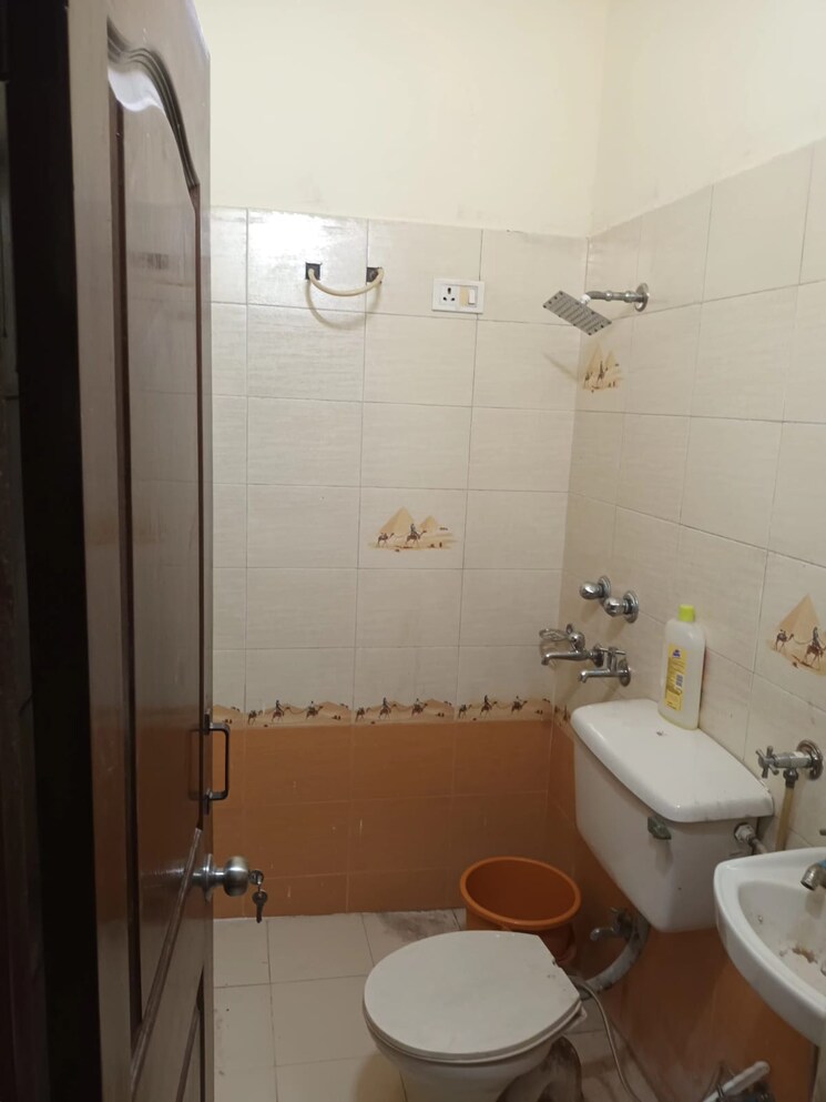 Bathroom, gomti-homes 1 Bedroom 600 Sq.Ft. Builder Floor In Nabha Zirakpur 8835508