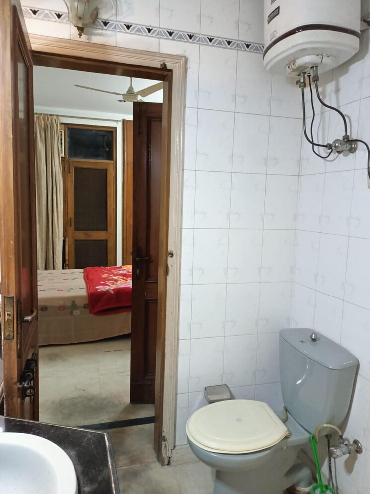 Attached Bathroom, greater kailash i 2 Bedroom 1200 Sq.Ft. Builder Floor In Greater Kailash I Delhi 8835453