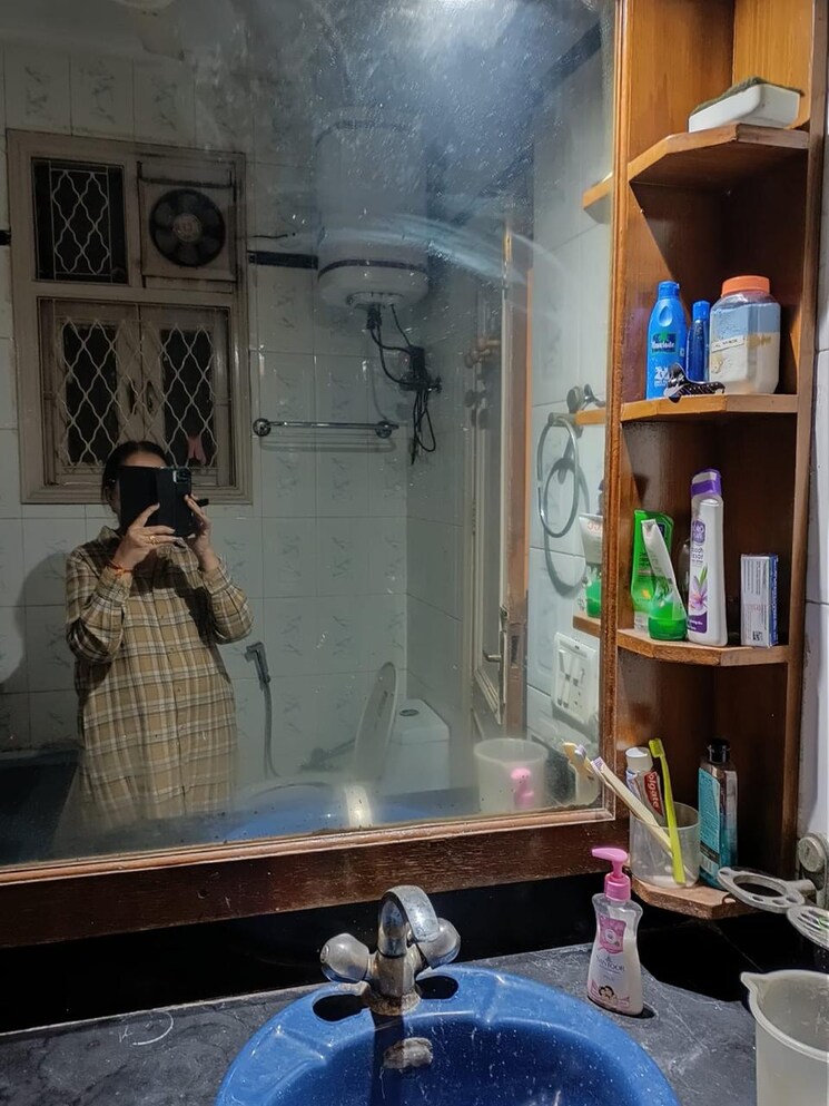 Bathroom, greater kailash i 2 Bedroom 1200 Sq.Ft. Builder Floor In Greater Kailash I Delhi 8835453