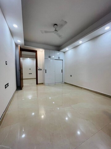 Room in 3 BHK Builder Floor at Saket – for Rent