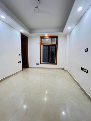 Room in 3 BHK Builder Floor at Saket – for Rent