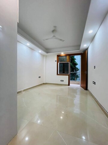 Room in 3 BHK Builder Floor at Saket – for Rent