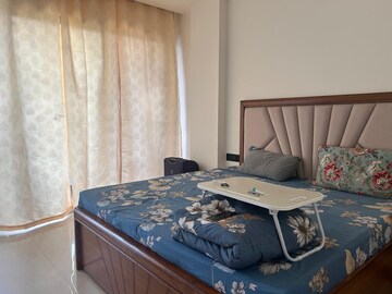 Bedroom in 2 BHK Builder Floor at Sector 43 – for Rent