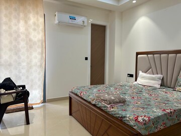Bedroom in 2 BHK Builder Floor at Sector 43 – for Rent