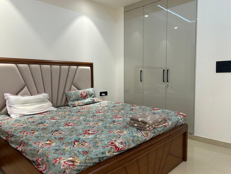 Bedroom, sector 43 2 Bedroom 120 Sq.Yd. Builder Floor In Sector 43 Gurgaon 8835517