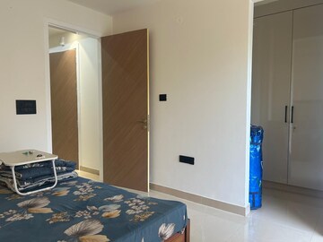 Bedroom in 2 BHK Builder Floor at Sector 43 – for Rent