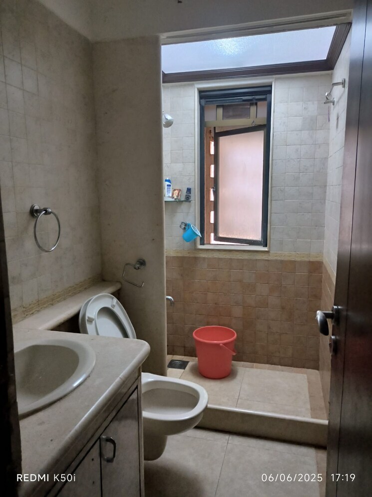 Bathroom, k-raheja-vihar 2 Bedroom 1025 Sq.Ft. Apartment In Powai Mumbai 8835518