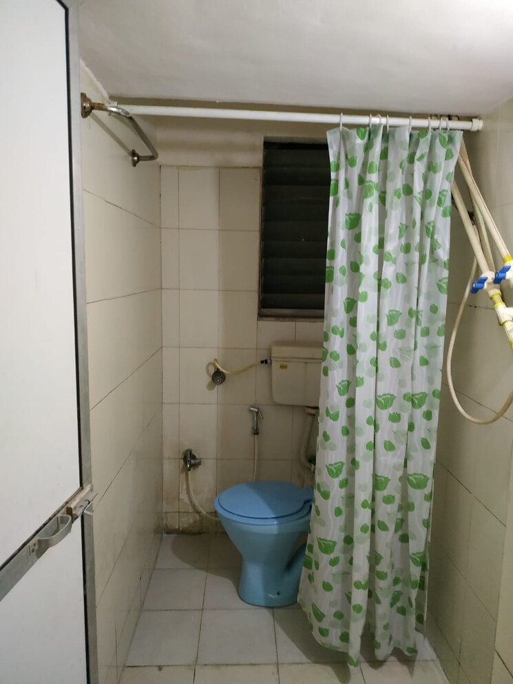 Bathroom, gokuldham-chs-goregaon 1 RK 250 Sq.Ft. Apartment In Goregaon East Mumbai 8835536