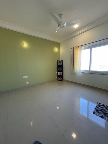 Room in 3 BHK Apartment at Regency La Majad, Hbr Layout – for Sale