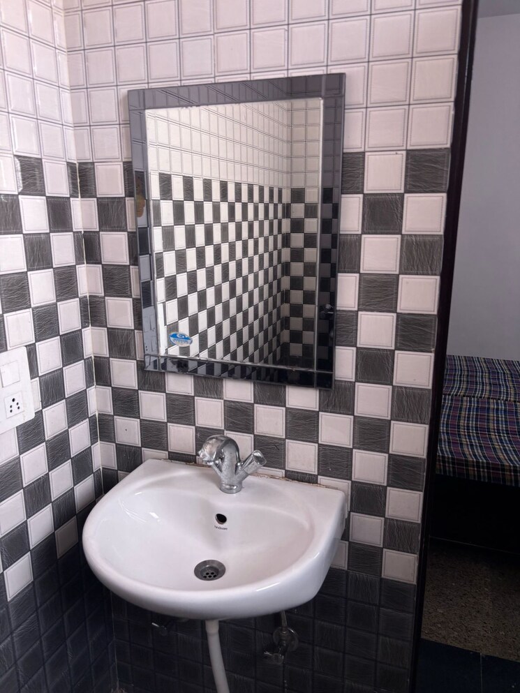 Bathroom, sector 1 2 Bedroom 980 Sq.Ft. Builder Floor In Sector 1 Gurgaon 8835580