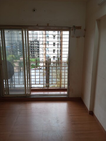 Room in 1 BHK Apartment at Rutu Enclave, Kasarvadavali – for Rent