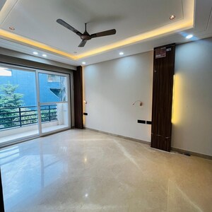 Room in 4 BHK Builder Floor at Sushant Lok 3, Sector 57 – for Sale