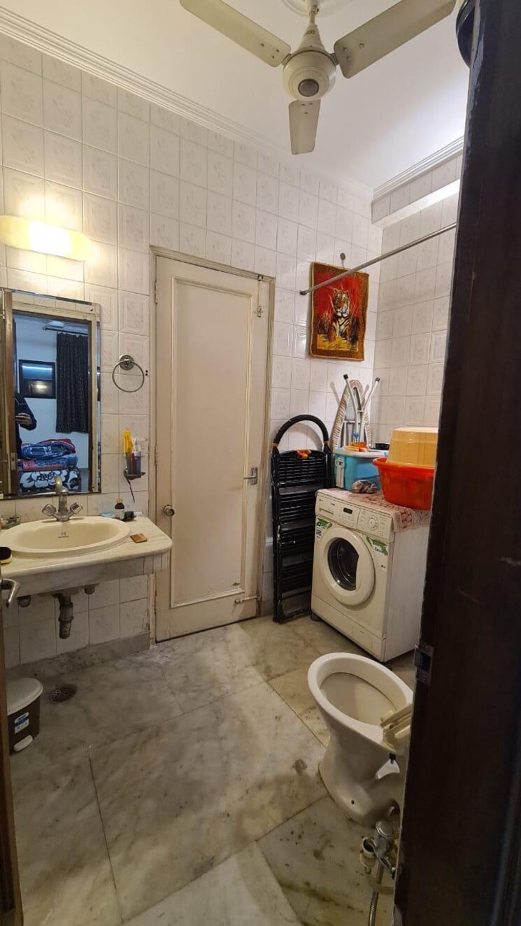 Bathroom, greater kailash ii 3 Bedroom 2400 Sq.Ft. Builder Floor In Greater Kailash ii Delhi 8835737