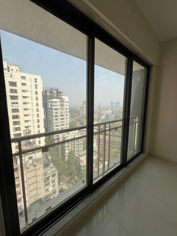 Room in 4 BHK Apartment at Lodha Divino, Matunga East – for Sale