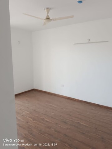 Room in 3.5 BHK Apartment at Rishita Manhattan, Gomti Nagar – for Rent
