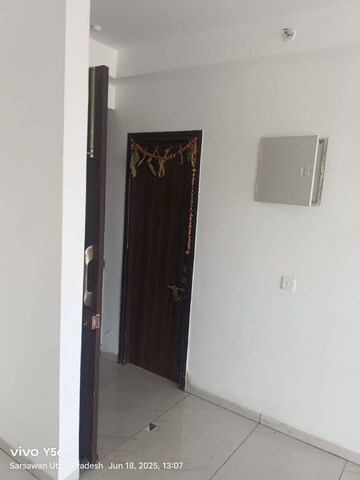 Room in 3.5 BHK Apartment at Rishita Manhattan, Gomti Nagar – for Rent