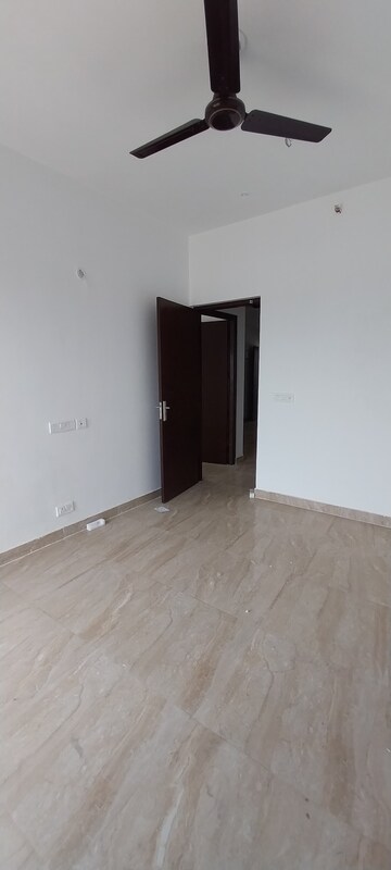 Furnished Amenities in 2.5 BHK Apartment at Aditya Park Town, Mahurali – for Rent