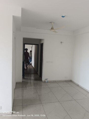 Room in 3.5 BHK Apartment at Rishita Manhattan, Gomti Nagar – for Rent