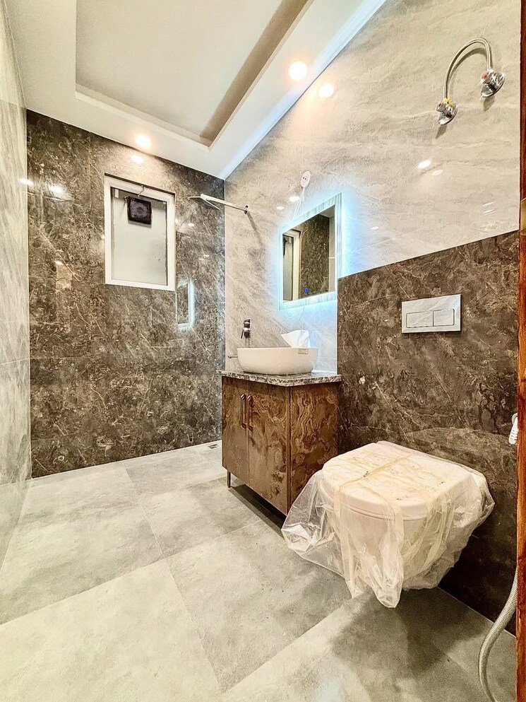 Bathroom, puri-kohinoor 3 Bedroom 170 Sq.Yd. Builder Floor In Sector 89 Faridabad 8835822