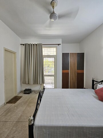 Bedroom in 3 BHK Builder Floor at Auram Floor, South City 2 – for Rent