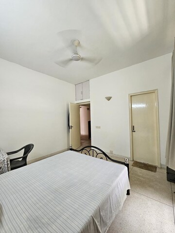 Room in 3 BHK Builder Floor at Auram Floor, South City 2 – for Rent