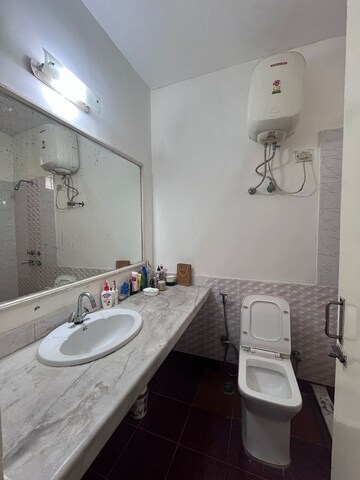 Bathroom in 3 BHK Builder Floor at Auram Floor, South City 2 – for Rent
