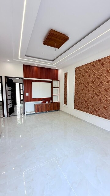 Room in 3 BHK Independent House at Sector 124 – for Sale