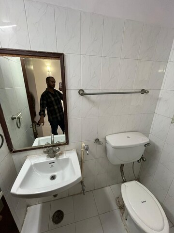 Bathroom in 3.5 BHK Apartment at Ansal Sushant Estate, Sector 52 – for Rent